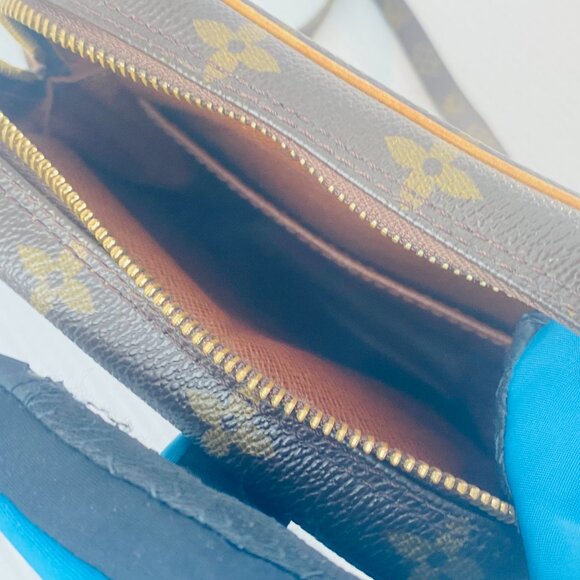Vintage Louis Vuitton Monogram Crossbody Bag – Iconic Canvas, Timeless Luxury - Picture 14 of 17
